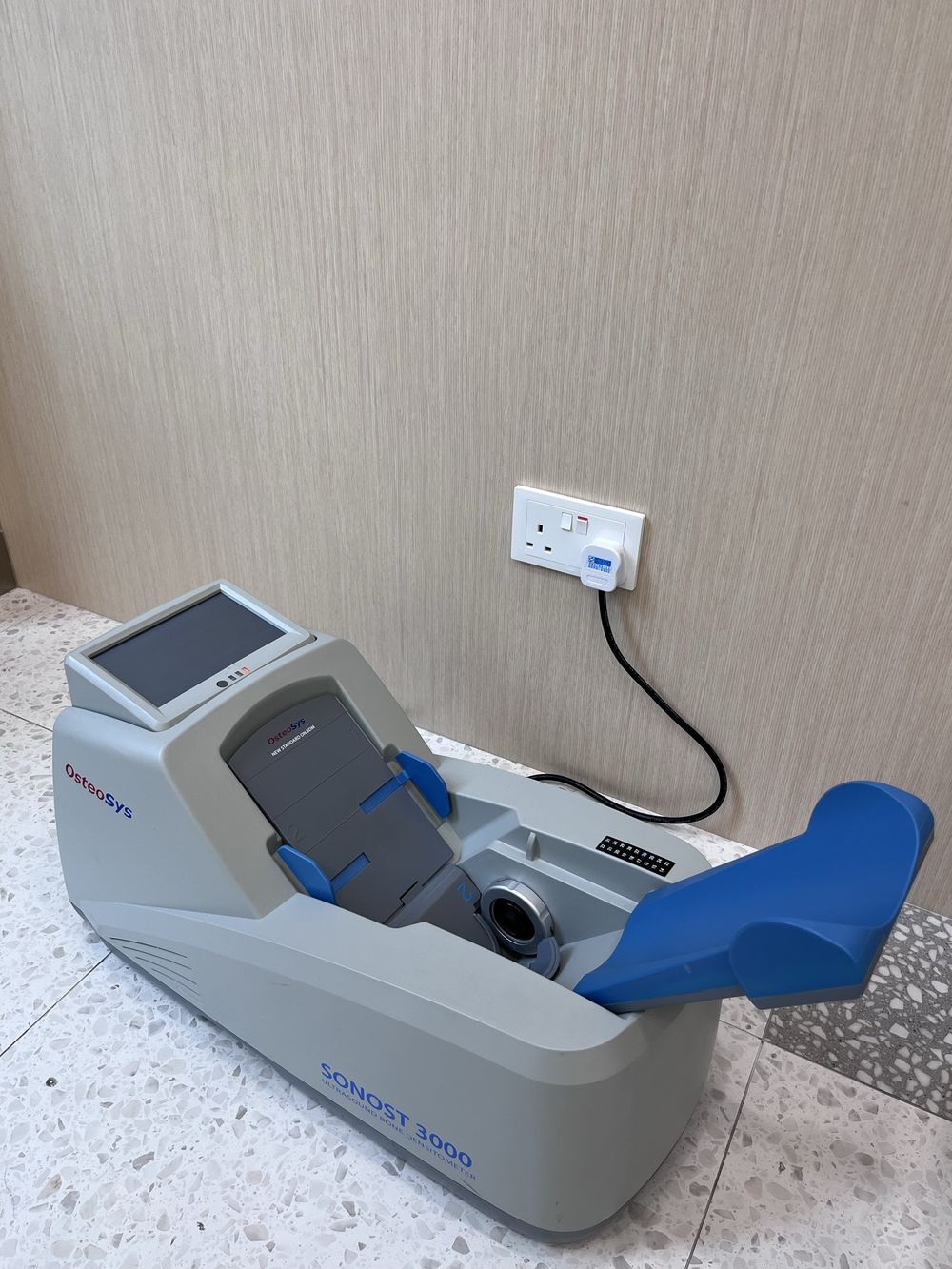 Bone density ultrasound scanner
